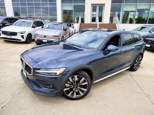 Aurora Silver 2026 Volvo XC60 B5 Ultra