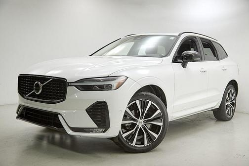 2023 Volvo XC60 B5 Plus Dark Theme