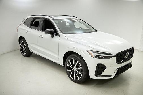 2023 Volvo XC60 B5 Plus Dark Theme