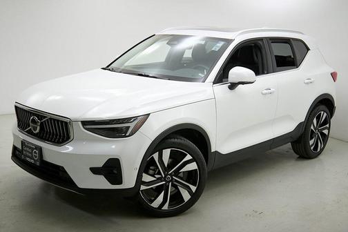 2024 Volvo XC40 B5 Plus Bright Theme