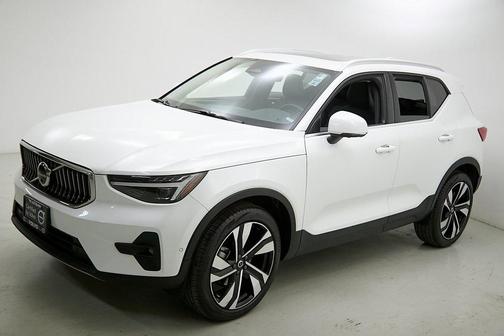 2024 Volvo XC40 B5 Plus Bright Theme
