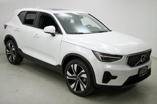 2024 Volvo XC40 B5 Plus Bright Theme