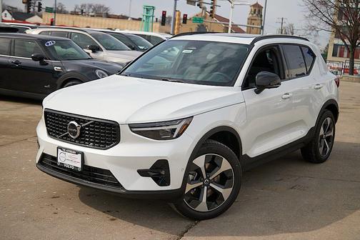 2026 Volvo XC40 Plus, B5 AWD Gas (mild hybrid), Dark