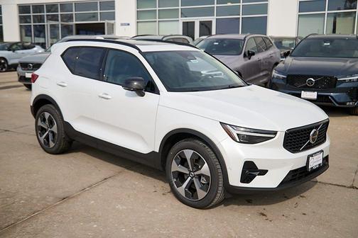 2026 Volvo XC40 Plus, B5 AWD Gas (mild hybrid), Dark