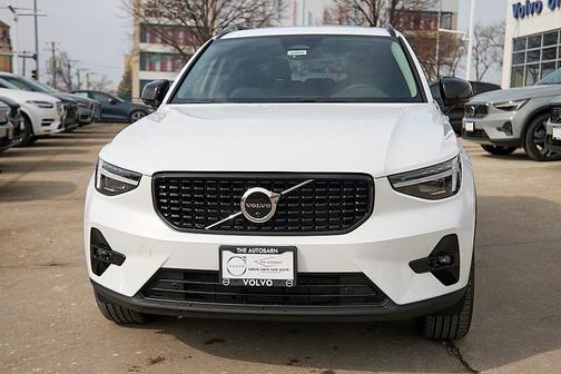 2026 Volvo XC40 Plus, B5 AWD Gas (mild hybrid), Dark