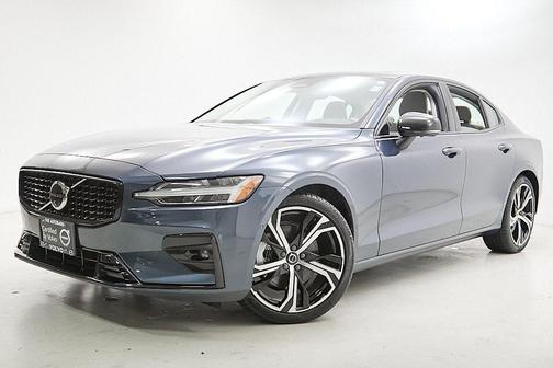 2024 Volvo S60 B5 Ultimate Dark Theme