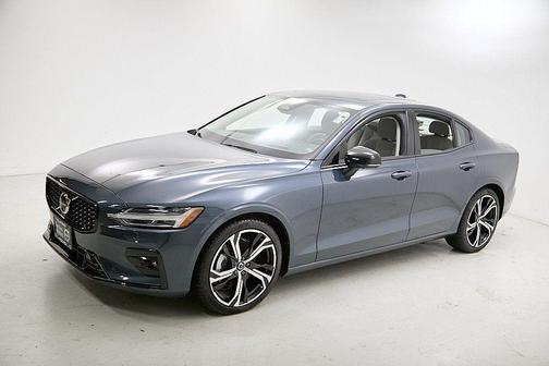 2024 Volvo S60 B5 Ultimate Dark Theme