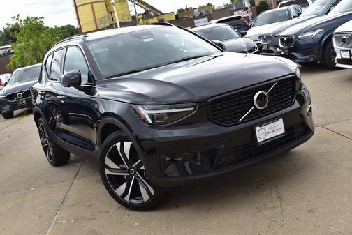 2025 Volvo XC40 Plus Dark Theme