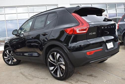 2025 Volvo XC40 Plus Dark Theme