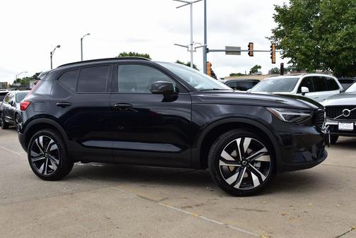 2025 Volvo XC40 Plus Dark Theme