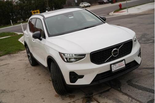 2025 Volvo XC40 B5 Plus Dark Theme