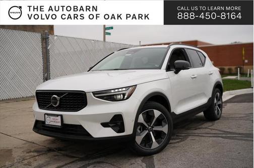 2025 Volvo XC40 B5 Plus Dark Theme