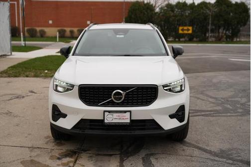 2025 Volvo XC40 B5 Plus Dark Theme