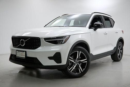 2026 Volvo XC40 B5 Core