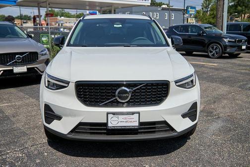 2026 Volvo XC40 B5 Core