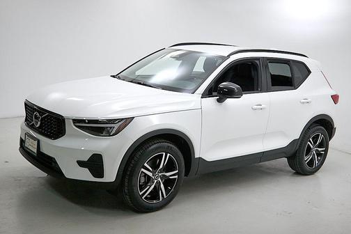 2026 Volvo XC40 B5 Core