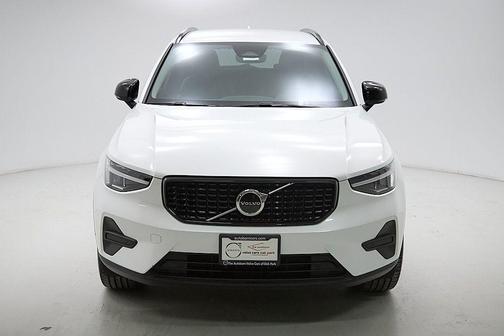 2026 Volvo XC40 B5 Core