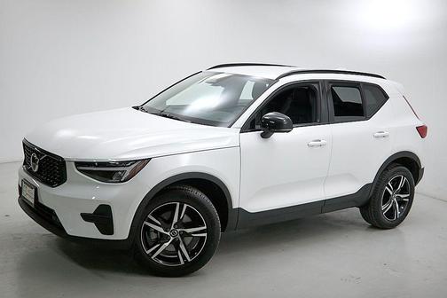2026 Volvo XC40 B5 Core