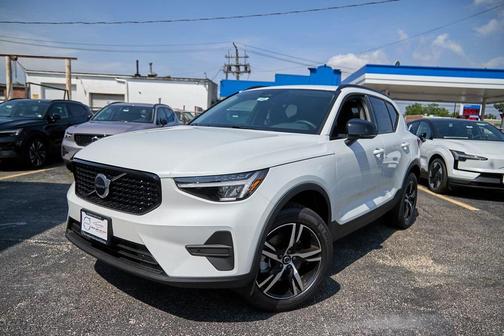 2026 Volvo XC40 B5 Core