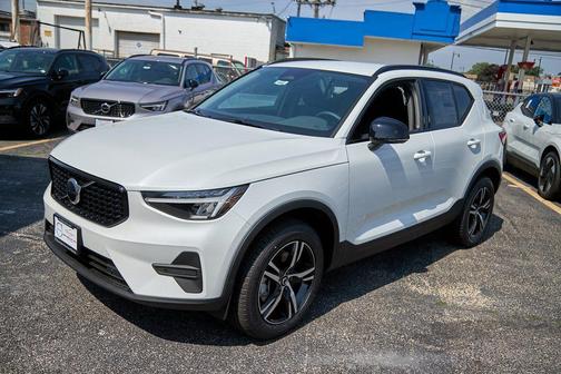 2026 Volvo XC40 B5 Core