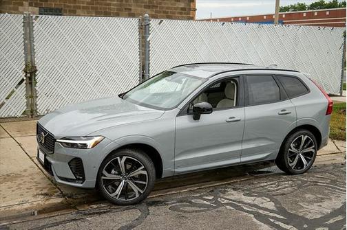 2025 Volvo XC60 B5 Ultra