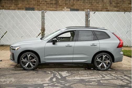 2025 Volvo XC60 B5 Ultra