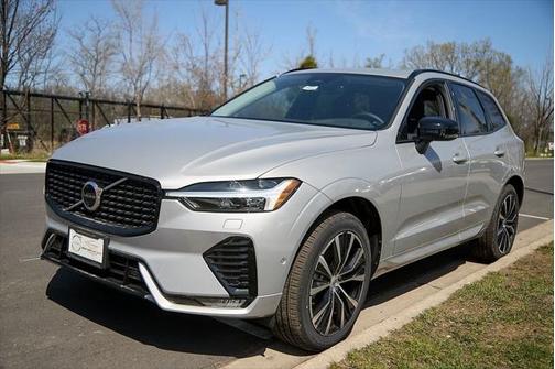 2025 Volvo XC60 Plus Dark Theme