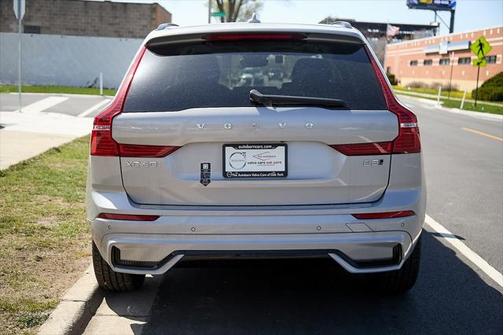 2025 Volvo XC60 Plus Dark Theme
