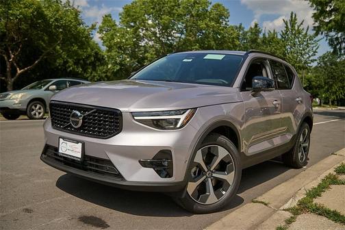 2026 Volvo XC40 B5 Plus