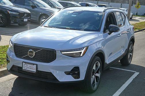 2026 Volvo XC40 B5 Plus