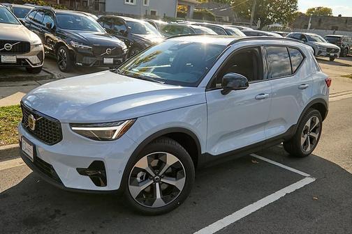 2026 Volvo XC40 B5 Plus