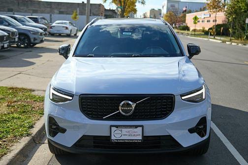 2026 Volvo XC40 B5 Plus