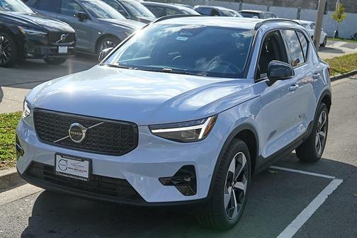 2026 Volvo XC40 B5 Plus