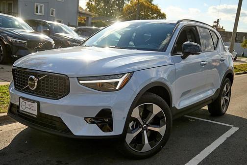2026 Volvo XC40 B5 Plus