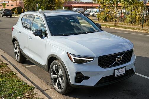 2026 Volvo XC40 B5 Plus