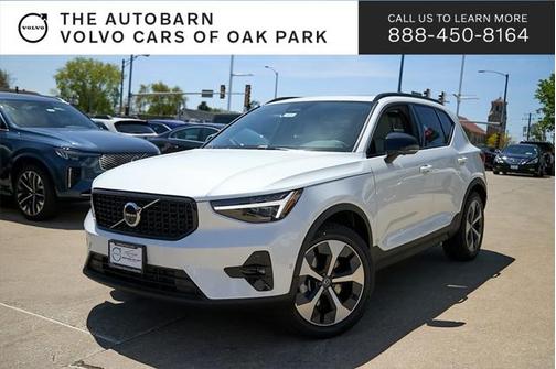 2025 Volvo XC40 B5 Plus Dark Theme