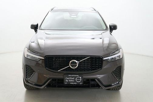 Platinum Grey Metallic 2025 Volvo XC60 B5 Plus