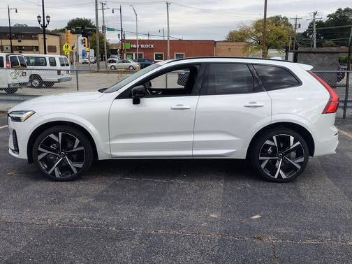 2026 Volvo XC60 B5 Ultra