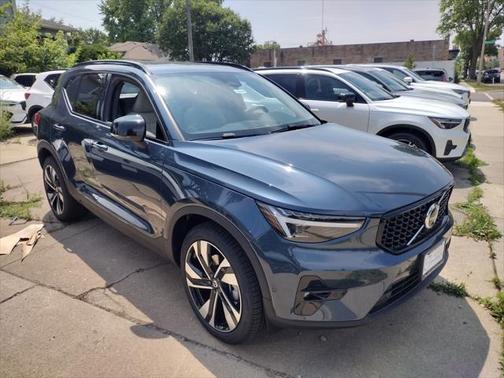 2026 Volvo XC40 B5 Ultra