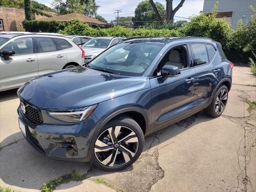 2026 Volvo XC40 B5 Ultra
