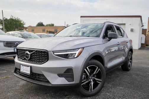 2026 Volvo XC40 B5 Core