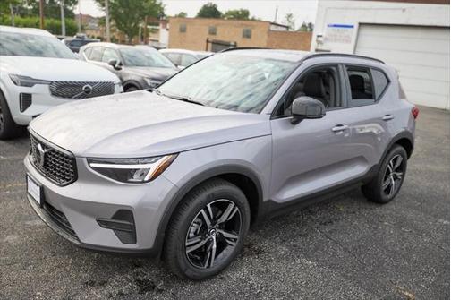 2026 Volvo XC40 B5 Plus