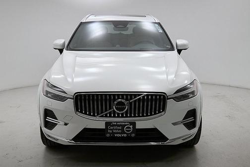 2023 Volvo XC60 B5 Ultimate Bright Theme