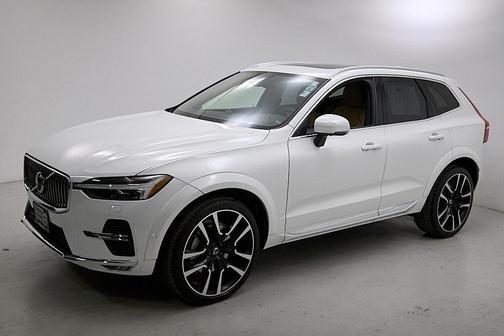 2023 Volvo XC60 B5 Ultimate Bright Theme