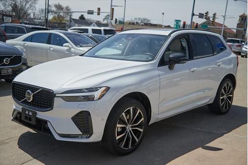 2025 Volvo XC60 B5 Plus