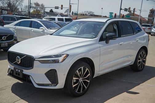 2025 Volvo XC60 B5 Plus