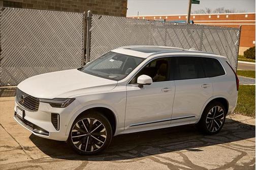 2025 Volvo XC90 B6 Ultra