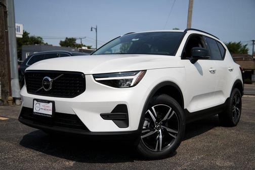 2026 Volvo XC40 B5 Core