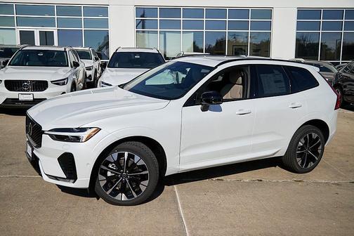 2026 Volvo XC60 B5 Plus