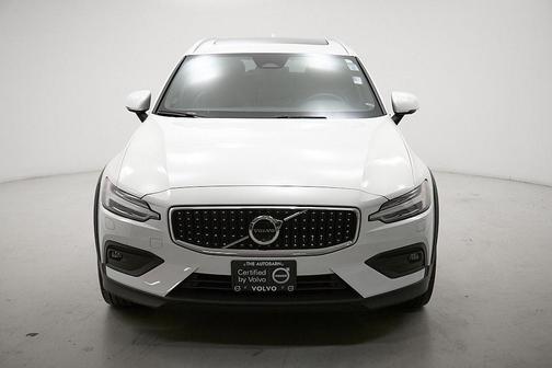 2024 Volvo V60 Cross Country B5 Ultimate